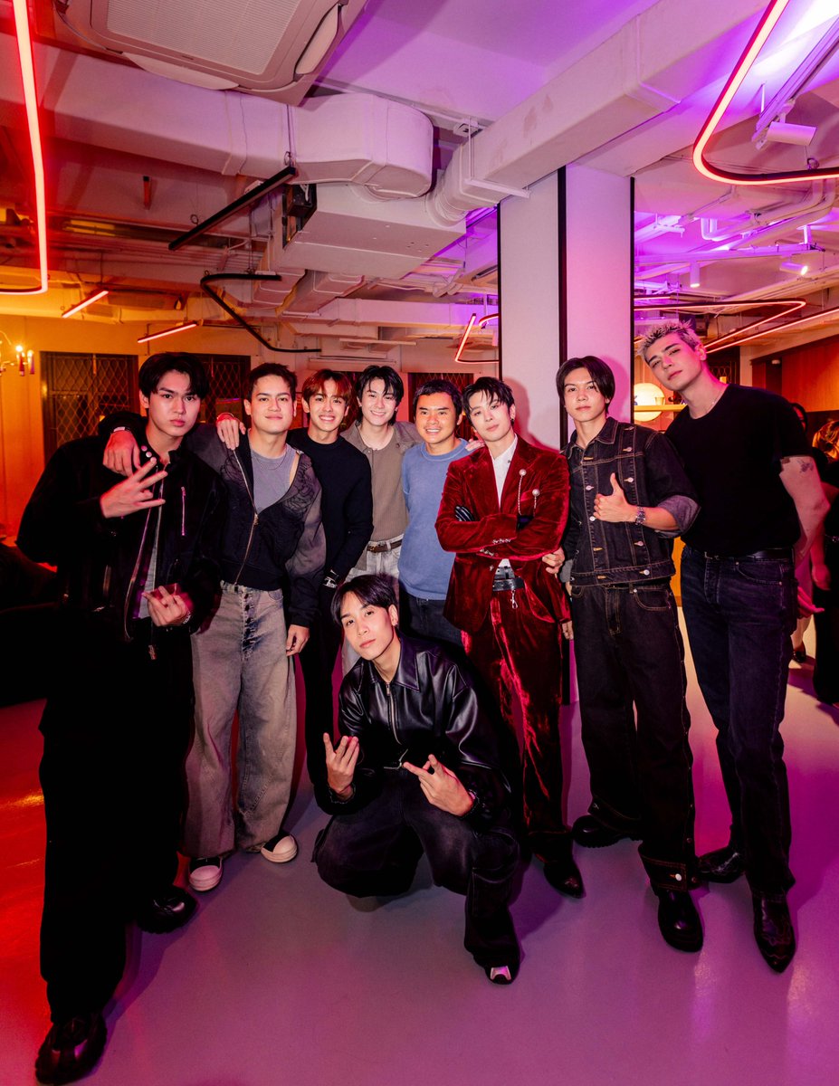 STARSOCIETY_TH's tweet photo. SVRN เปิดประสบการณ์ ‘OVERHOPED’ ผ่าน MV Premiere Event  สร้างความว้าวด้วยโชว์ Performance ที่หลอมรวมดนตรี ศิลปะ ไว้อย่างลงตัว

#OVERHOPEDTheMVPremiere 
#OVERHOPED 
#SVRN 
#GLIIDE 

https://t.co/yUWpA5I8og 

         ค่ำคืนพิเศษที่เต็มไปด้วยบรรยากาศของการเปิดตัวผลงานครั้งสำคัญของ ‘SVRN (SOVEREIGN)’ หรือ ‘ปอร์เช่ ศิวกร’ ศิลปินเดี่ยวจากค่าย GLIIDE ถูกถ่ายทอดผ่านงาน “OVERHOPED: MV PREMIERE EVENT”  ที่จัดขึ้น ณ The Corner House Bangkok เมื่อวันที่ 2 กรกฎาคมที่ผ่านมา 

             สามารถรับชม Official MV เพลง “OVERHOPED” ได้แล้ววันนี้ทาง YouTube ช่อง SVRN และค่าย GLIIDE
 https://t.co/kN8OXcqhuT