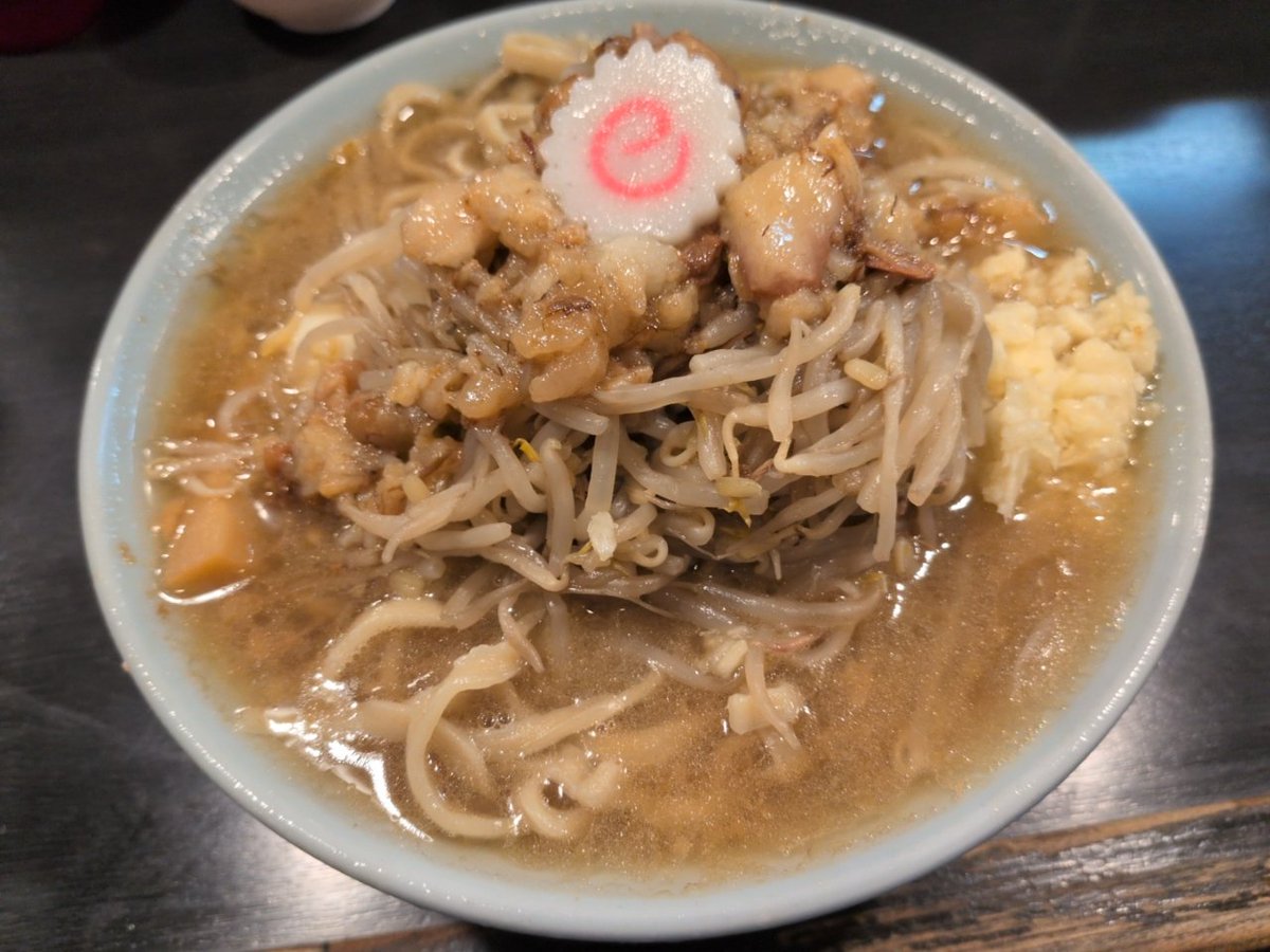 sassaisa2010's tweet photo. NO11@大山
少なめ

やばすぎ。今日超絶美味すぎた。
スープ飲む手が止まらん。
くた野菜と脂の絡みが絶妙。
豚はギュチギュチで食べきっても物足りない。
美味しくいただきました！ https://t.co/LD7qjvvbaz