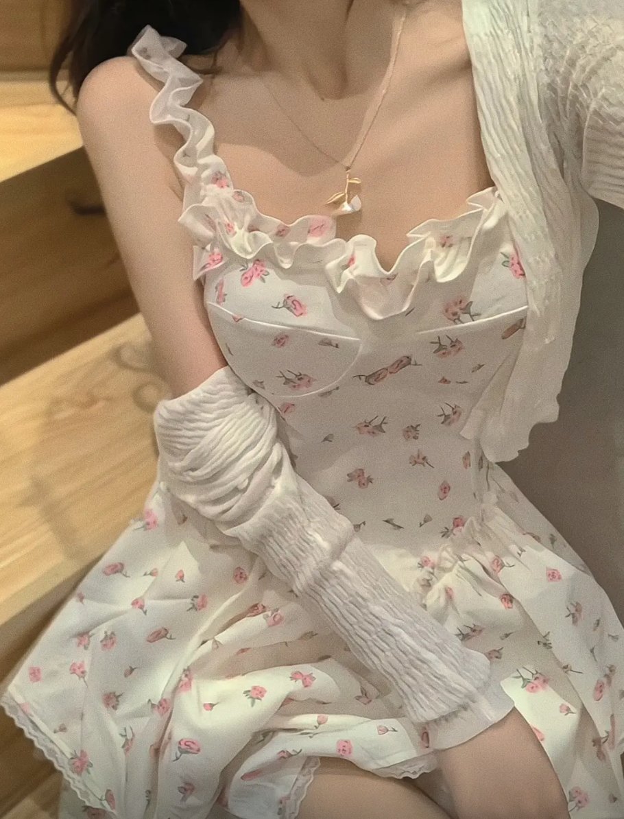 _gamze7's tweet photo. 今天穿了这件可爱花裙子跟他亲热…叫老公叫得特别软，叫声连我自己都觉得好听💕 https://t.co/WJdeauLxL3