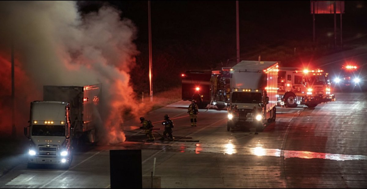 SLCScanner's tweet photo. #SaltLakeCity 1500 E I-80 WB. #SLCFD is on scene after a semi’s breaks caught fire. They had the fire out and under control fairly quickly. The Driver was able to exit and detach tractor from trailer. No injuries were reported. https://t.co/iWeLmzpTmf