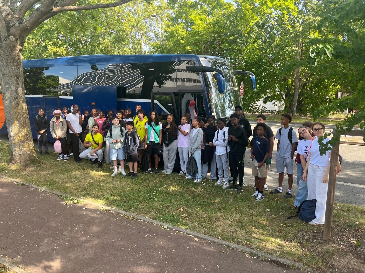 villedecergy's tweet photo. #VACANCES | 🧳 ⛱ 𝐎𝐧 𝐲 𝐞𝐬𝐭 : 𝐥𝐞𝐬 𝐯𝐚𝐜𝐚𝐧𝐜𝐞𝐬 𝐜𝐨𝐦𝐦𝐞𝐧𝐜𝐞𝐧𝐭 𝐩𝐨𝐮𝐫 𝐧𝐨𝐬 𝐣𝐞𝐮𝐧𝐞𝐬 𝐂𝐞𝐫𝐠𝐲𝐬𝐬𝐨𝐢𝐬 !

🥳 Ce matin, les premiers groupes d'ados (12-17 ans) ont pris la route de leurs séjours d'été, organisés par la ville en partenariat avec @odcvl.

📢 Bonne nouvelle : il reste encore 𝐪𝐮𝐞𝐥𝐪𝐮𝐞𝐬 𝐩𝐥𝐚𝐜𝐞𝐬 𝐝𝐢𝐬𝐩𝐨𝐧𝐢𝐛𝐥𝐞𝐬 pour nos prochains départs. Retrouvez toutes les infos sur https://t.co/GqqT9PwRwg