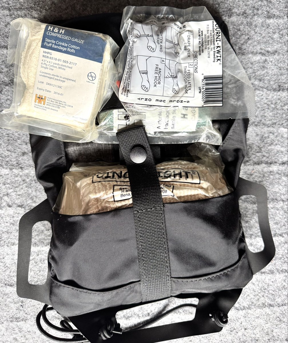 2lgf4qxpuL53547's tweet photo. メディカルポーチの中身、地味に妥協したくなかったので実物の放出品医療資材で揃えました。
期限切れですが雰囲気重視で。
TOURNI-KWIK、Cinch Tight、H&Hの資材で構成してます。
皆さんはメディカルポーチの中身、何入れてますか?
#Airsoft #SpiritusSystems #TacticalGear #IFAK #MedicalPouch https://t.co/xKTmchqsLy