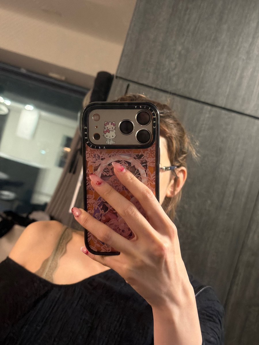 somibblit's tweet photo. [🫧 || 26.07.05]

Somi è andata al lavoro

E ora è tornata a casa

Volevo solo dirvi

📸+1 🎥+1

Hinoki 

Florvois

Tokyo Cloud

Mi piace anche quella fragranza

I nomi potrebbero essere sbagliati

Pensandoci,sarebbe bello creare una crema per le mani con GLYF https://t.co/vsyTpLizNe
