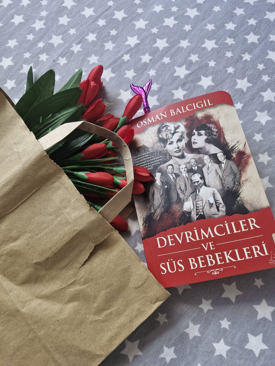 nuretellaaa's tweet photo. Kitap kulübümüzün bu ay okuyacağımız, benim de heyecanla beklediğim kitabım geldi. Sevgili @OBalcigil bizi yine geçmişe götürecek. Kendisiyle yapacağımız Söyleşimizi de sabırsızlıkla bekliyorum 😍❤️ https://t.co/u4X96LfF71