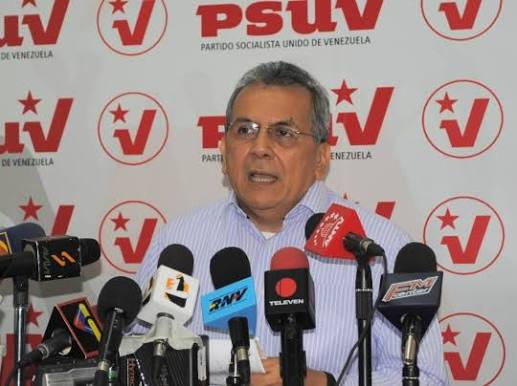 mpj1952's tweet photo. ¿Quién es Rodrígo Cabezas? hoy "disidente y víctima", es el RESPONSABLE del colapso de #Venezuela. Como ministro de Chávez, fue quien ejecutó la estafa del Bs Fuerte, blindó CADIVI, quebró al país y desvalijó el tesoro nacional. Hoy critica la miseria que él mismo ayudó a crear. https://t.co/Gsb27TDuvB