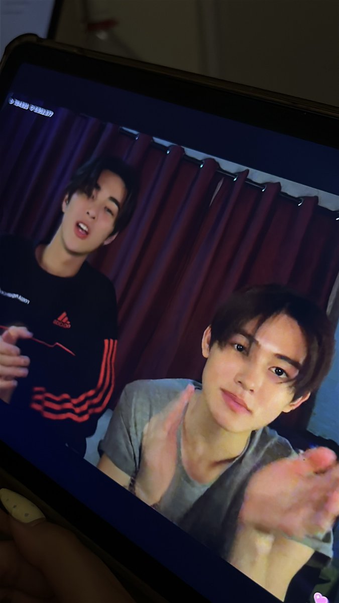 ddeomsean's tweet photo. nobar live konyon 😭😭😭temen gw mengakui nyon pretty😭😭😭si cantik sayangku selalu cantik bersama si ganteng brondong😭😭😭 https://t.co/OHZIui1MOQ