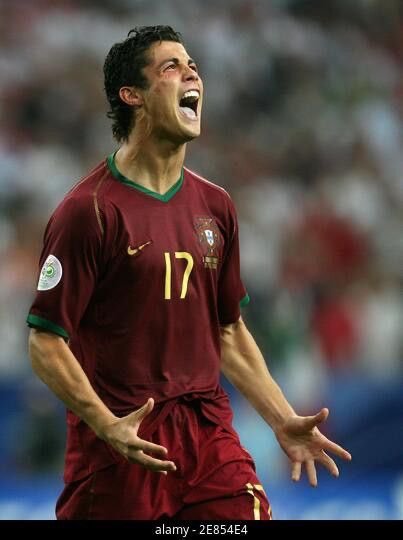 Gaston_Redfield's tweet photo. Recuerdo tu primer mundial, donde me hiciste enamorar de tu fútbol ❤️
 Gracias a ti, he vivido los mejores momentos de mi vida. 

Sin importar lo que pase mañana, para mí, eres el más grande de todos.  

Mi ídolo. 
El mejor del mundo. 

#CR7 #CristianoRonaldo @Cristiano 
7️⃣♥️🐐 https://t.co/nOuFUSnMmd