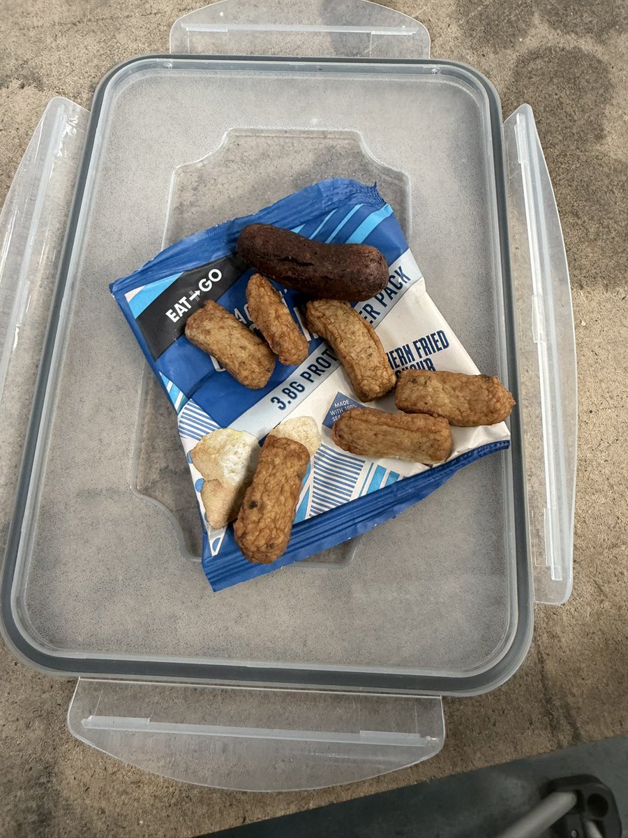 TheTyChapman's tweet photo. @AldiUK what the hell is this in my southern fry bites! Its like a dog turd https://t.co/Pwgg8xiQo3