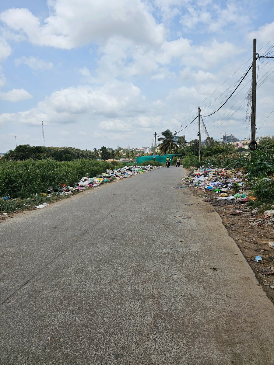 improudindian7's tweet photo. @bbmpcommr @GBA_office @DKShivakumar @krishnabgowda 
Sir, this soni road (doddathoguru) road is filled with garbage for ages on both sides. GBA authorities don't clean these area. 2 trucks will be full if removed all the garbage. https://t.co/RLvozij3ER