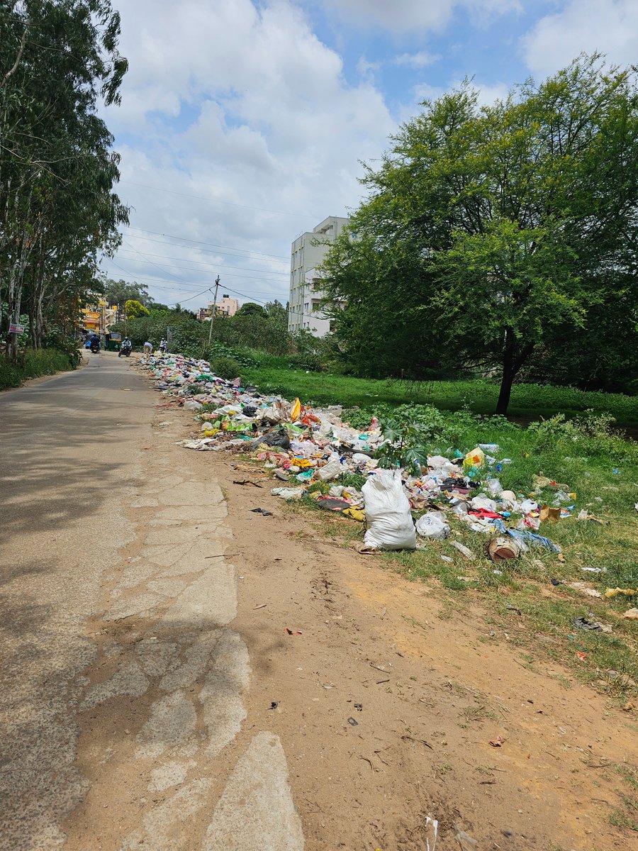 improudindian7's tweet photo. @bbmpcommr @GBA_office @DKShivakumar @krishnabgowda 
Sir, this soni road (doddathoguru) road is filled with garbage for ages on both sides. GBA authorities don't clean these area. 2 trucks will be full if removed all the garbage. https://t.co/RLvozij3ER