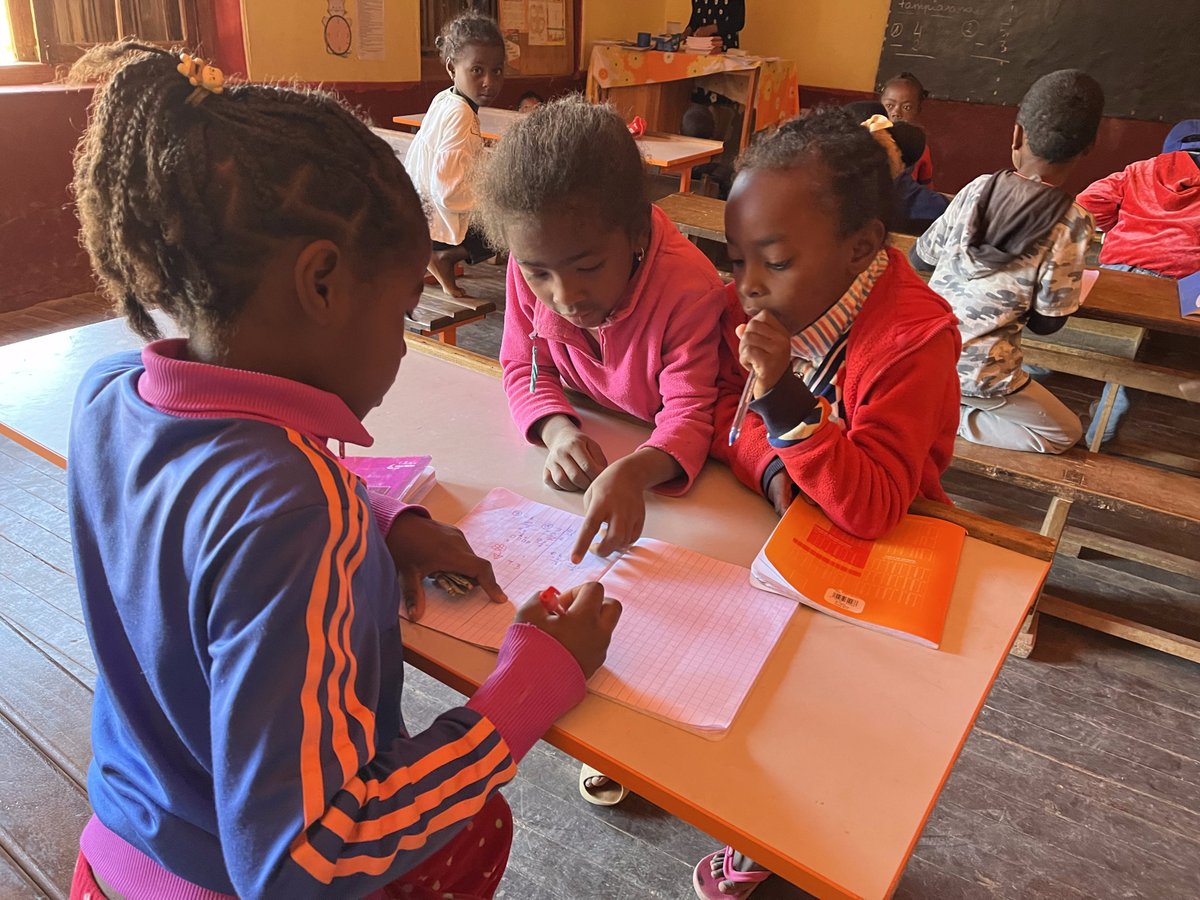 jica_direct_en's tweet photo. 🌏”School for All” in #Madagascar, promoted by JICA 🇲🇬
Local communities, parents, and schools work together to improve education quality. https://t.co/c0t5vnCXY2