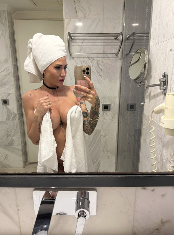 Diamantaoff_'s tweet photo. je sors de la douche j'envoie une surprise à tous ceux qui commentent https://t.co/mUo0NnlV6N