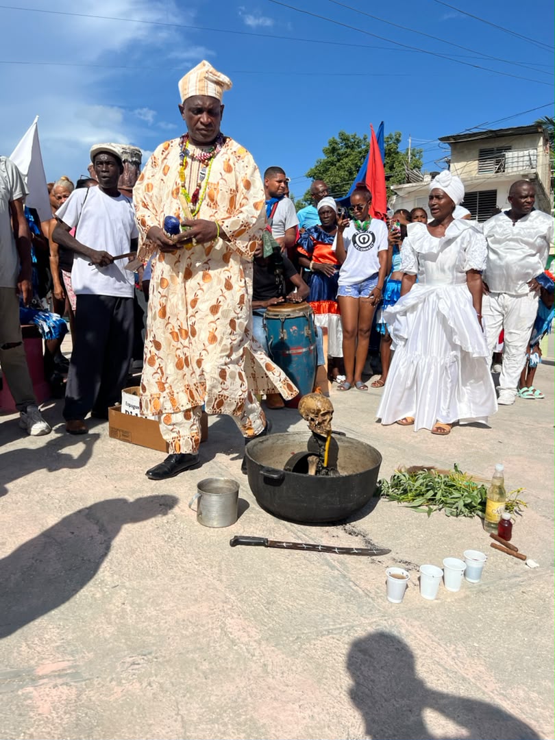 ReyLuisCorrea3's tweet photo. Con la quema del diablo concluyó en #SantiagoDeCuba la Edición 45 del Festival del Caribe.

Este año la popular tradición se realizó en el Reparto Portuondo. https://t.co/SDpbwKNwo5