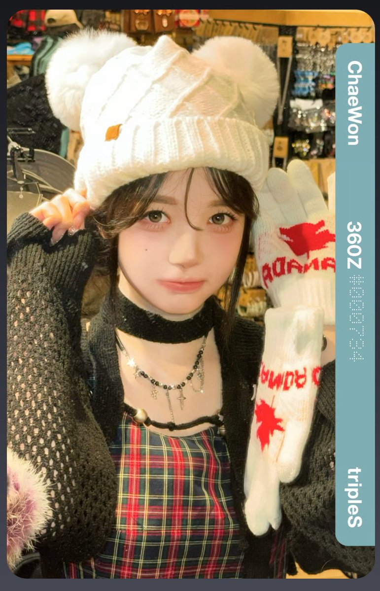 YEONY00Z's tweet photo. i love when objekts look like photos from the girls camera rolls i honestly can't stop myself from collecting multiple members every time there's a set like these https://t.co/1uV3WCUgyC