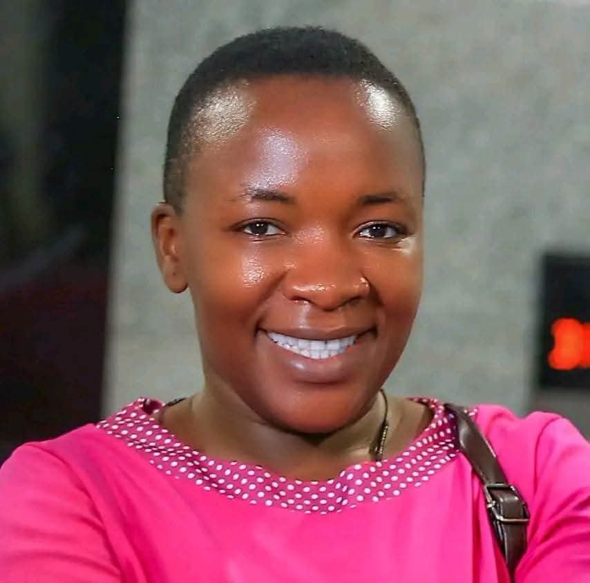 simbaradio's tweet photo. Bannamawulire 3 abasaka amawulire mu Kkooti okuli: Christina Nabatanzi (Radio Simba), Judith Kukunda (URN) ne Margret Zalwango (Vision Group) bakwatiddwa amaggye bwebabadde bagenze ku Kkooti y'Amaggye ettuula e Makindye bwebabadde bagenze okusaka amawulire mu musango https://t.co/PJ3IJStaWd