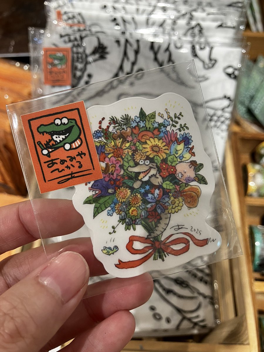 THESTUDYROOMuen's tweet photo. 🐍レプタイル展あと3日！🐊

たくさんのワニの魅力を届けてくれた雨宮ひかるさん（@WANIwaniamemi ）の作品もあと少し…！

スタッフ🐅は寂しすぎて推しワニを纏って働いてます🐊✨

ワニドリームブーケのステッカーはお正月に当店に原画がきた大好きなイラストです✨

原画もぜひ直接見てください🐊‼️ https://t.co/5Tnder6anl