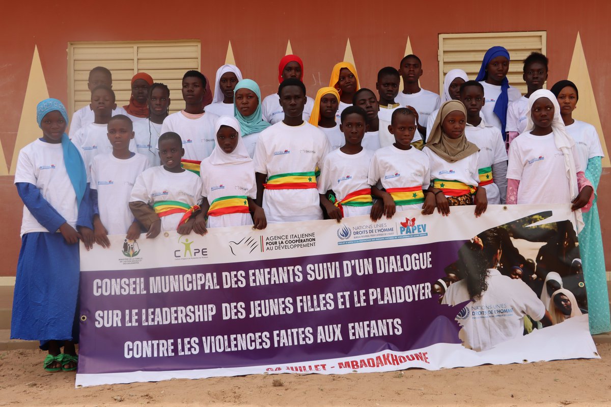 ONU_Droits_BRAO's tweet photo. À Kaolack, clôture de l'atelier sur l'installation des Conseils Municipaux d'Enfants organisé dans le cadre du #PAPEV. Temps fort : une simulation de séance du CME de Mbadakhoune où les enfants ont porté la question de l'accès aux soins à la respectueuse attention des autorités. https://t.co/lgxgLGZ3GK