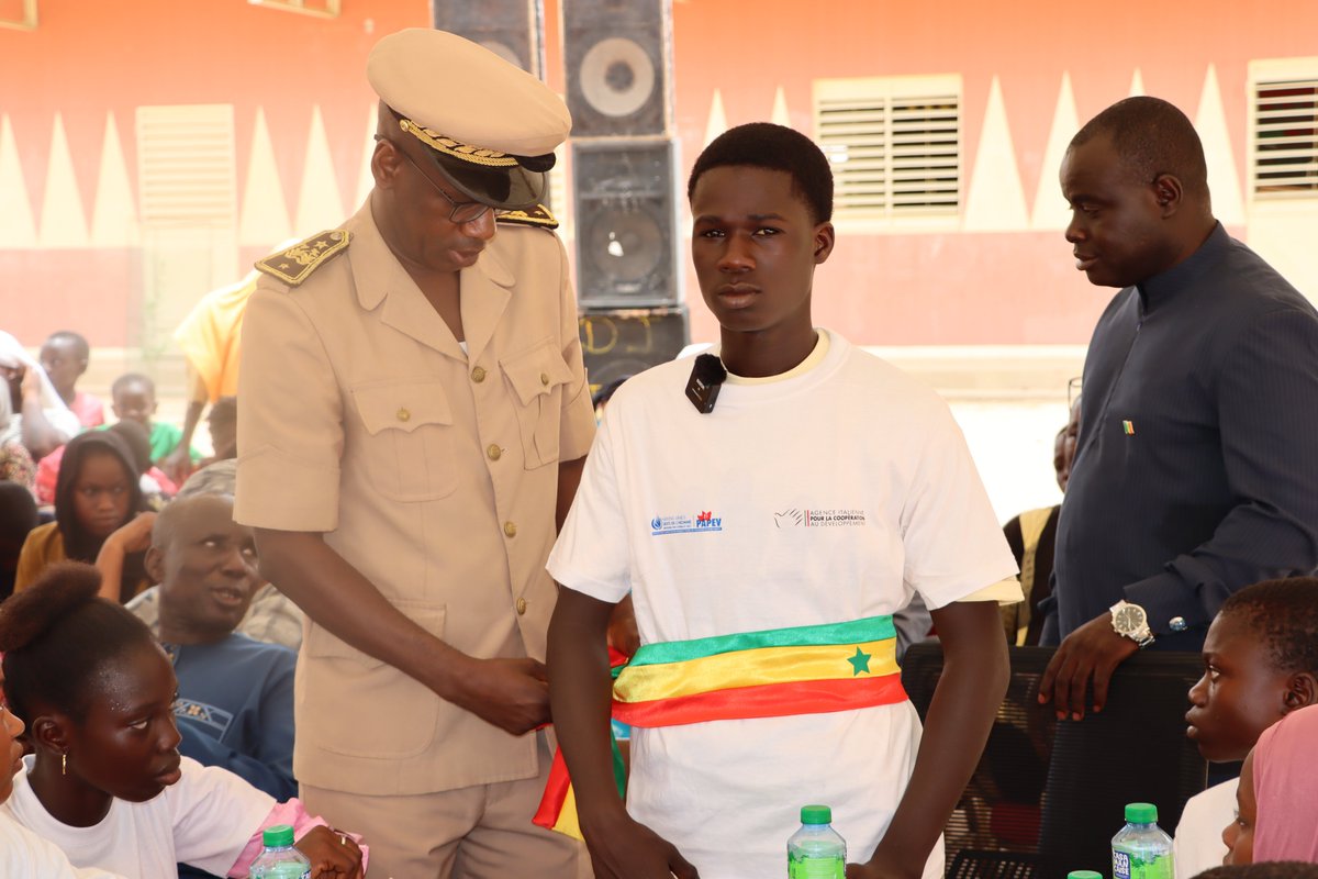 ONU_Droits_BRAO's tweet photo. À Kaolack, clôture de l'atelier sur l'installation des Conseils Municipaux d'Enfants organisé dans le cadre du #PAPEV. Temps fort : une simulation de séance du CME de Mbadakhoune où les enfants ont porté la question de l'accès aux soins à la respectueuse attention des autorités. https://t.co/lgxgLGZ3GK