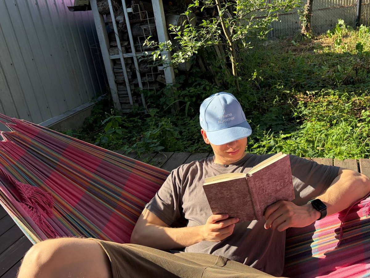 uspih_eth's tweet photo. Solana Summer literally: hammock, sunshine, and a paper book instead of a chart. Zero red candles in my backyard ☀️ @SuperteamUKR https://t.co/LU5LrStMCY