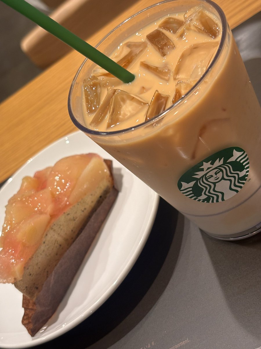 smileeeee032's tweet photo. 白桃&amp;アールグレイタルト美味しかった☺️🥧✨ https://t.co/RAcPBvGJAr
