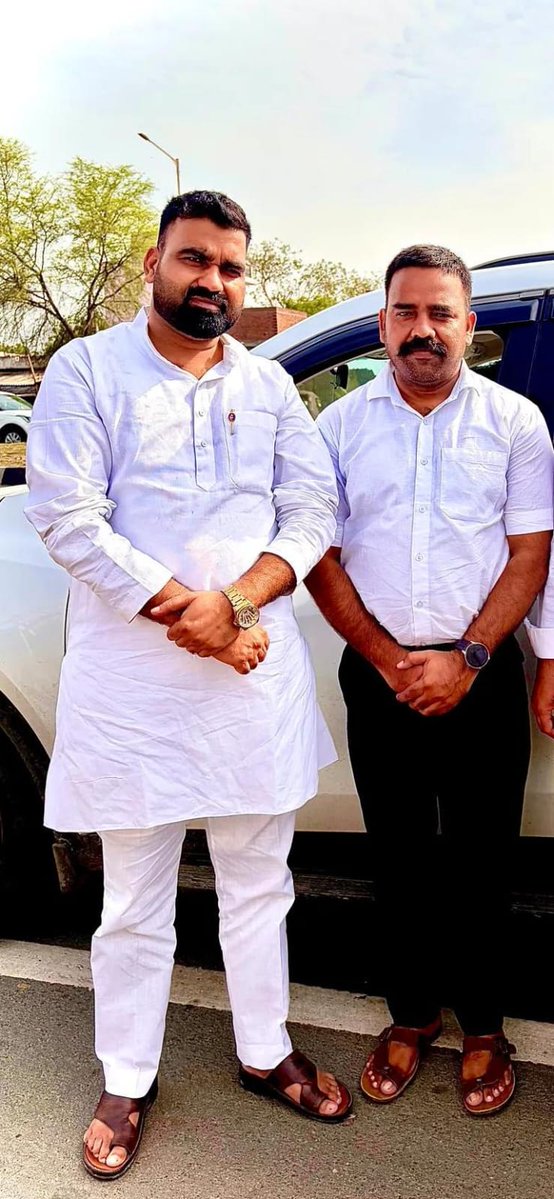 Drkuldeepbhargv's tweet photo. भीम आर्मी भारत एकता मिशन के समर्पित साथी आदरणीय दिलीप कुमार सागर जी को प्रदेश कार्यकारिणी सदस्य (अतिरिक्त प्रभार – प्रभारी, अलीगढ़ मंडल) नियुक्त किए जाने पर हार्दिक बधाई।

आपको मुख्य रूप से जनपद हाथरस एवं एटा के संगठनात्मक दायित्व सौंपे गए हैं। हमें पूर्ण विश्वास है कि आपके नेतृत्व, समर्पण एवं संगठनात्मक अनुभव से इन जनपदों में संगठन को नई मजबूती मिलेगी और बहुजन महापुरुषों के मिशन को नई गति प्राप्त होगी।

उज्ज्वल कार्यकाल हेतु हार्दिक मंगलकामनाएं।