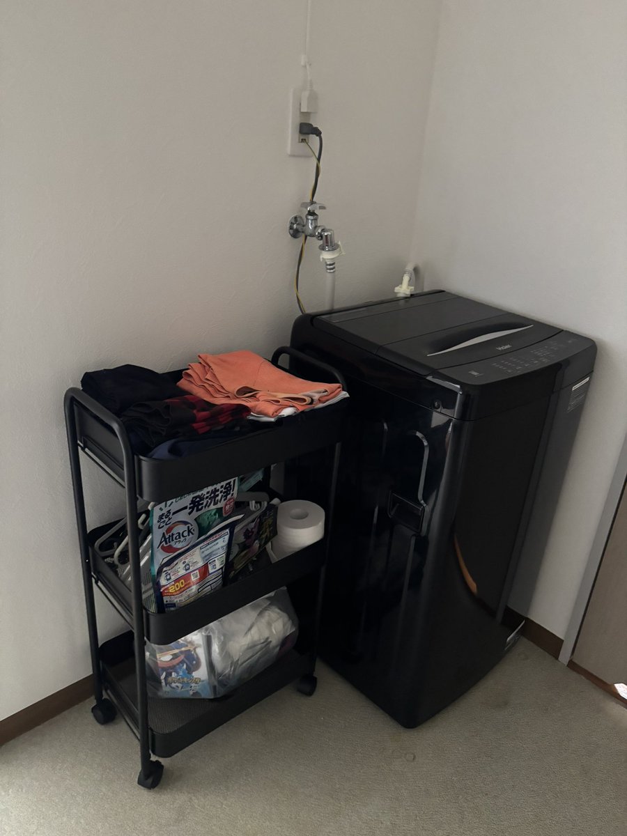masaminmin033's tweet photo. 一人暮らしスタートの次男の部屋を
気合いで片付けて帰る

次男今帰宅したらしい

後はベランダの洗濯物を片付けてくれ https://t.co/uDVEmWzHNw