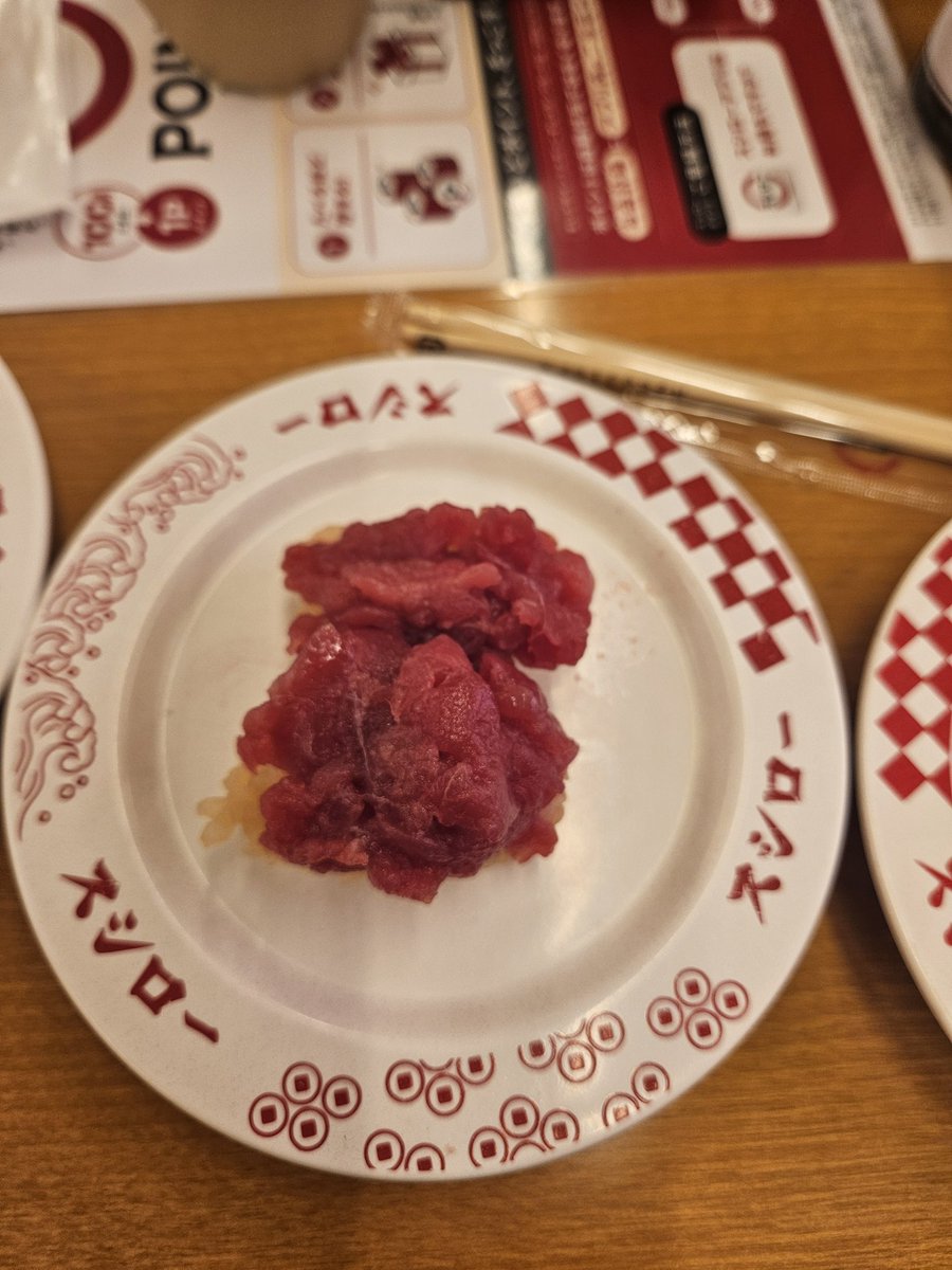 Liriskaren's tweet photo. スシローへの怒り

1枚目 イメージ写真
2枚目 デリバリーで頼んだ中落ち
3枚目 不思議に思い実際に店行って届いた中落ち

2枚目届いた時点で店に電話して確認したけど、商品として問題ないと言われた

中落ちが切り身だし、2貫提供が一貫だし

その場しのぎで適当に対応されたんだなー悲しい https://t.co/KR5G4tz01d