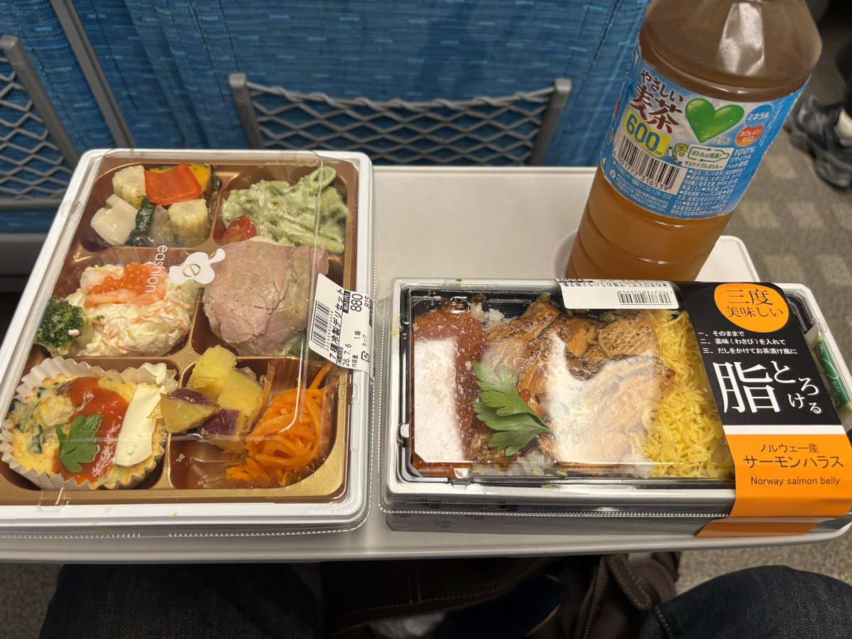 doskoitori's tweet photo. 駅弁ターイム！ https://t.co/2srpEGa4Bk