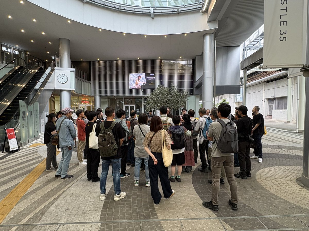 tashirodomestic's tweet photo. 先週のこと。
「レトロピア岐阜７－岐阜・柳ケ瀬　昭和平成を駆け抜けた廃ラブホテル・セブンヒルトン見学＆周辺面影上映会」
「レトロピア岐阜2.5　再開発で失われた昭和遺産面影上映会」

40人の定員が一日でうまる人気の廃ラブホテルツアーと、
柳ケ瀬再開発エリアの過去に遡る上映会をダブルヘッダーで行いました。

どちらも熱狂的な参加者がいらっしゃいますが、マナーの良い方ばかり。みなさん廃墟に対するリスペクトをお持ちです。開催できてよかったです。