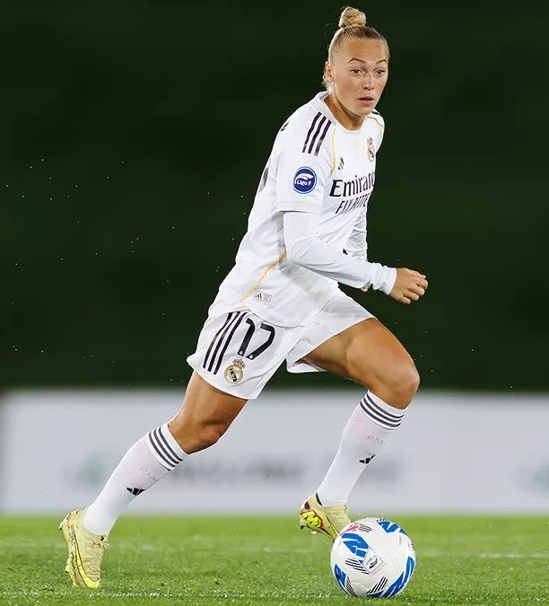 madridfemxtra's tweet photo. 🚨 COMUNICADO OFICIAL HANNA BENNISON: “El Real Madrid C. F. y el Eintracht Frankfurt han llegado a un acuerdo para el traspaso de nuestra jugadora Hanna Bennison.
El Real Madrid le desea mucha suerte a ella y a su familia en esta nueva etapa de su vida.”
#rmalive https://t.co/yJlUqx4huQ