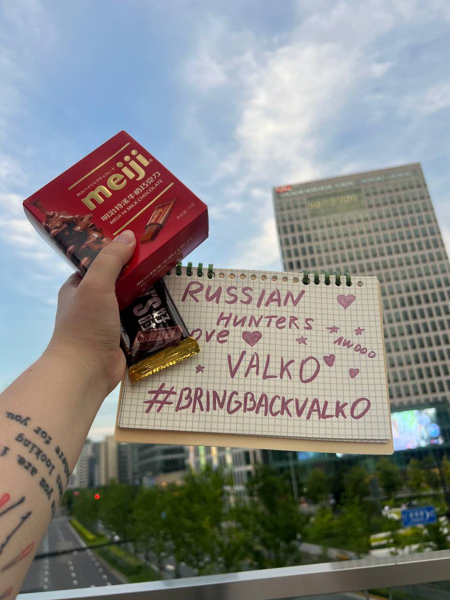 Iknv_o's tweet photo. Today, a little piece of Russia showed up at Infold's doorstep in China.Thank you to our Russian sister who carried this little piece of love right to their door. We're with you, we're beside you.
#KeepValkoAlive
#NoToValkoCancellation
#BringValkoBack
#JusticeforValko
#Valko https://t.co/Xrsra7yK9c