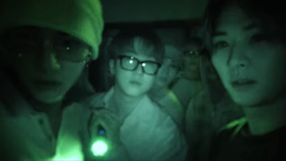 hyunehans's tweet photo. skz summer horror episode? 👀 https://t.co/69HTGprJIT