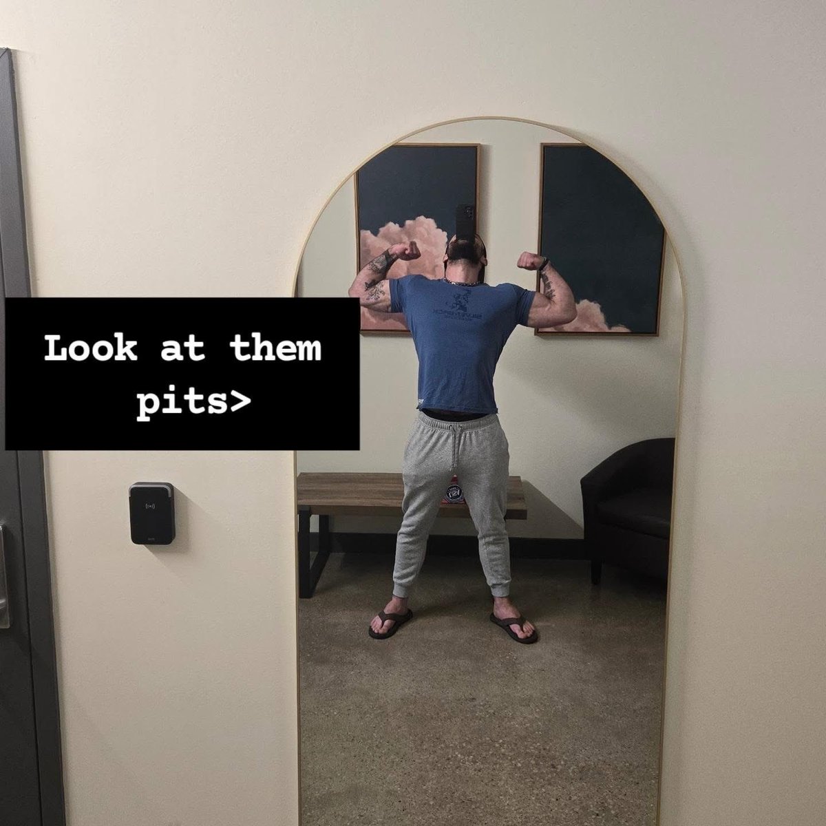 GAzm96's tweet photo. Found a nice mirror and just had to stop https://t.co/jF0zR84QFm