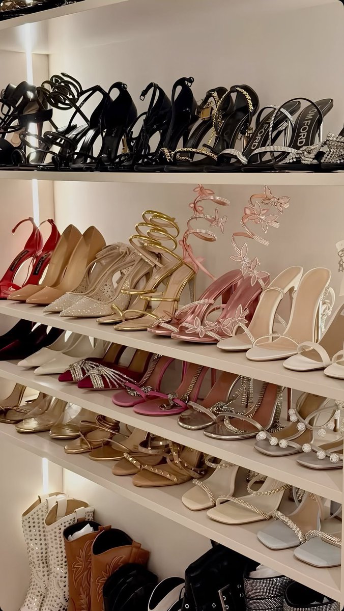 PinkPrivilege5's tweet photo. Shoe goals on another level ✨👠 Which pair are you taking home first?
#PinkAesthetic #ShoeGoals #Coquette #PrincessCore #LuxuryFashion https://t.co/AEz1ZAhenD