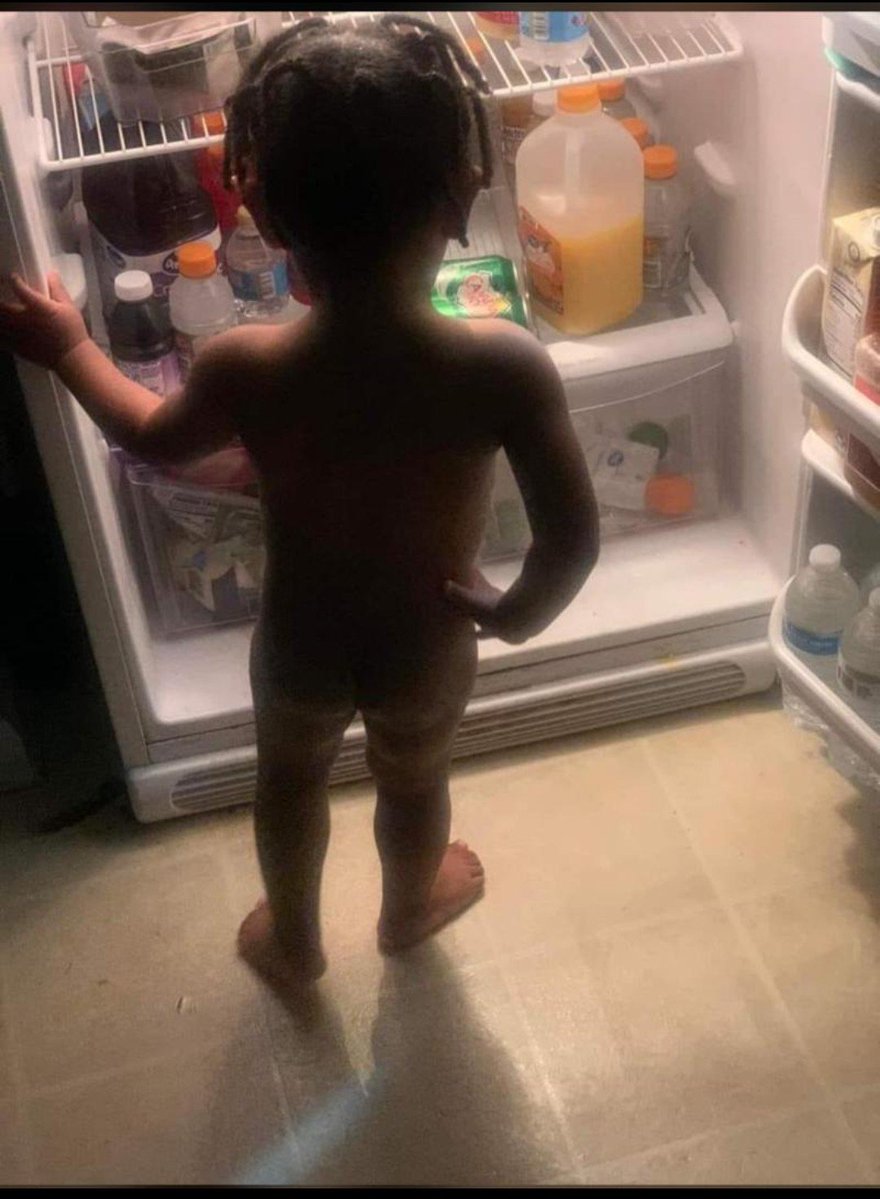 Vinxdeconqueror's tweet photo. Since morning wey I chop Loss na so I just de look for food wey I go chop.. 

Be like say this SL carry Hunger come😭 https://t.co/iSTO64uzX4