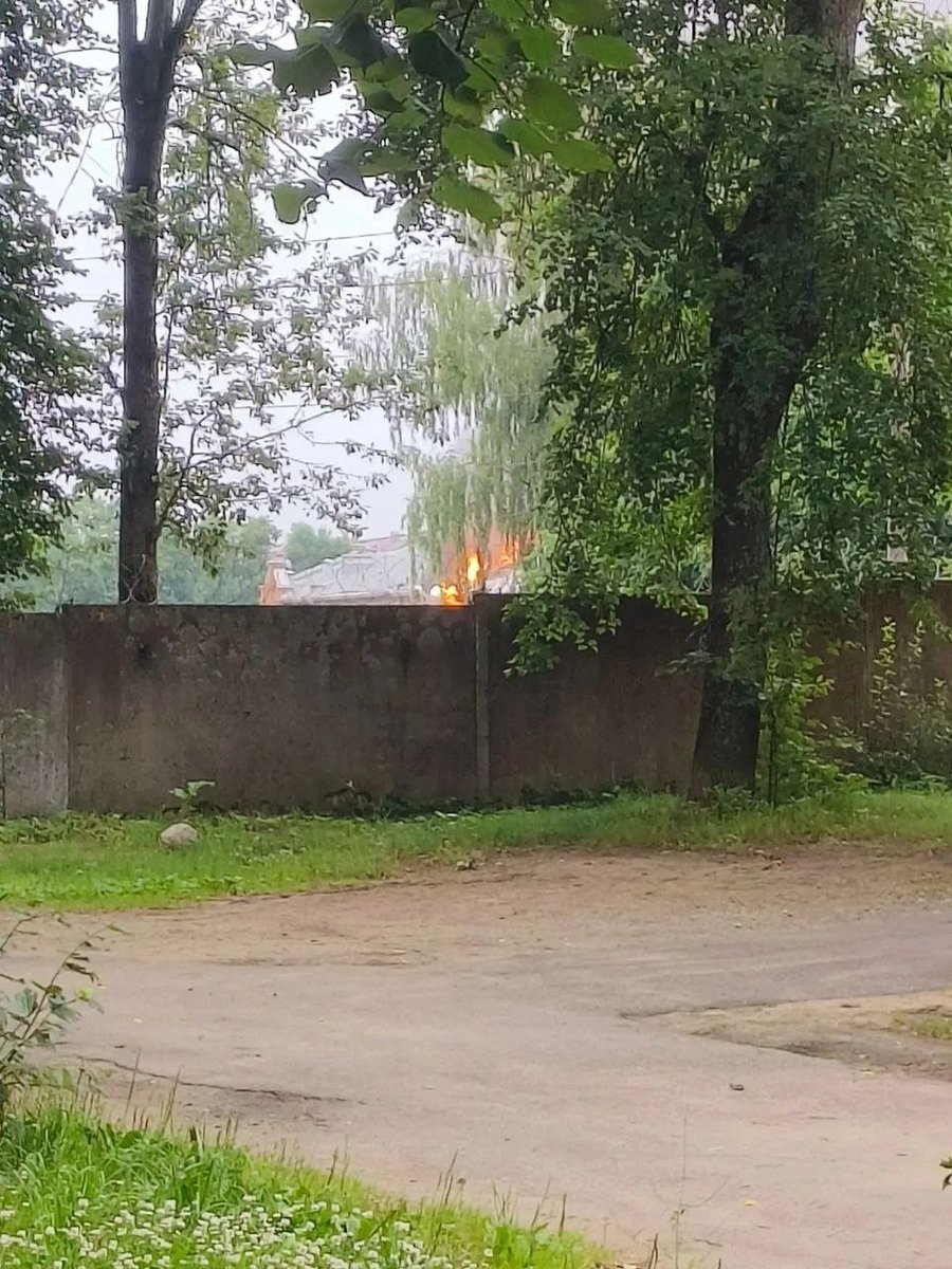 sternenko's tweet photo. Сили оборони уразили пункт постійної дислокації (ППД) 26-ї ракетної бригади у Лєнінградській області.

Вранці губернатор також заявив про атаку на порти Усть-Луга та Висоцк. https://t.co/K3DUonb1ZS