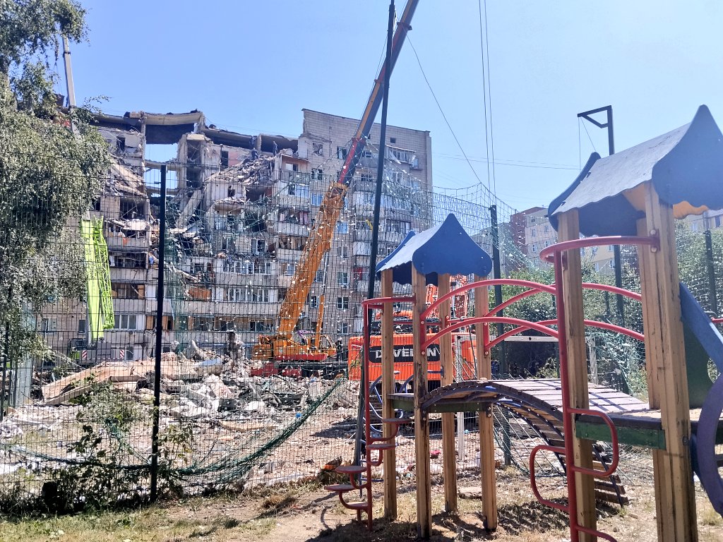 KarolinaKuzema's tweet photo. Dziś wieczorem zapraszam Was na mój kolejny reportaż specjalny z Kijowa. Brakuje mi słów. Liczba ofiar śmiertelnych w stolicy Ukrainy i okolicach to już łącznie 17 osób. Dajcie do cholery te rakiety do Patriotów... https://t.co/aH1aCNE7tZ