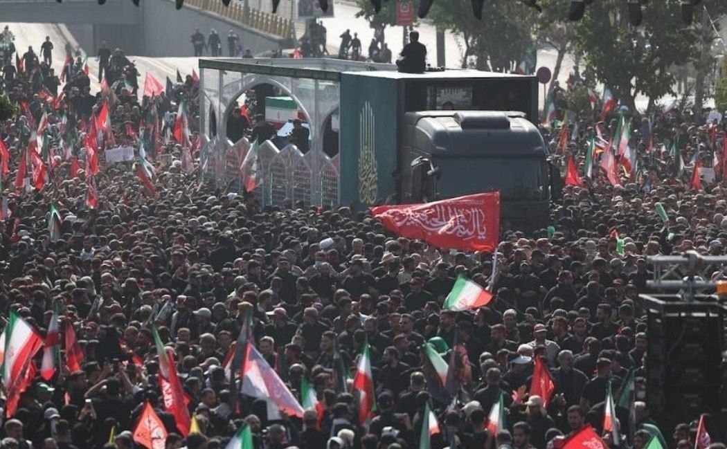 yasaman_IIR's tweet photo. آشفتگانِ عشقت، گیرم که جمع گردند
جمع از کجا توان کرد دل‌های پاره پاره؟ 💔
#حی_علی_العزا https://t.co/FkNDO8fYUc