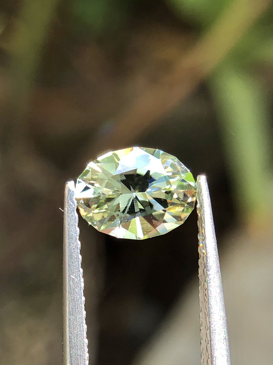 Tanzanite1564's tweet photo. 天然タンザナイト
希少なグリーンカラー（オーバル）
特別なオーバルカット
重量：1.15 ct
寸法：8.05 × 6 mm
透明度：ルーペクリーン

https://t.co/JQFXHQaGtR https://t.co/LKNSC7PWPk