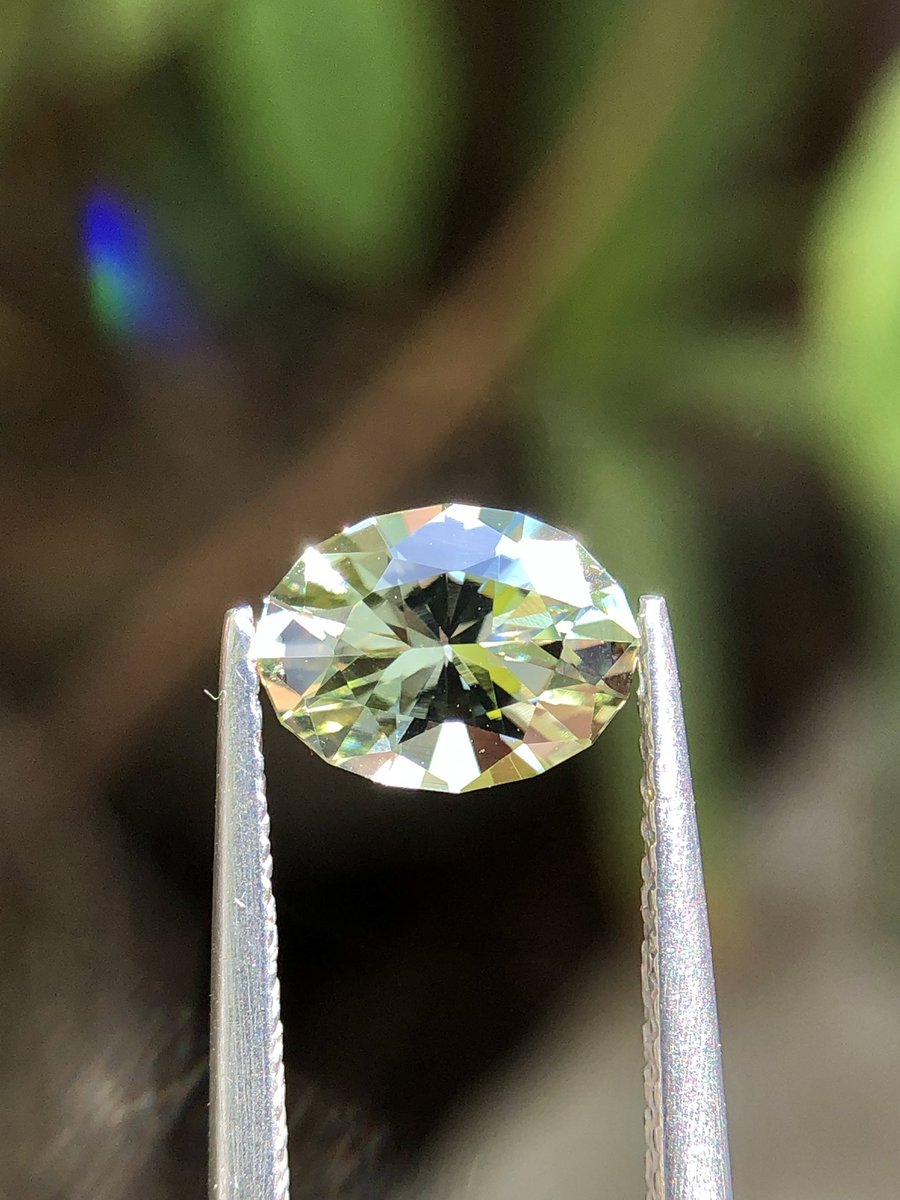 Tanzanite1564's tweet photo. 天然タンザナイト
希少なグリーンカラー（オーバル）
特別なオーバルカット
重量：1.15 ct
寸法：8.05 × 6 mm
透明度：ルーペクリーン

https://t.co/JQFXHQaGtR https://t.co/LKNSC7PWPk