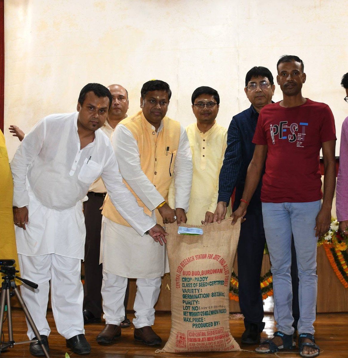ICAR_CRIJAF's tweet photo. ICAR-CRIJAF and its KVK (North 24 Pgs Additional), Barrackpore organized PM-KISAN UTSAV on 20.06.26
#KhetBachaoAbhiyan #ICAR #CRIJAF #JuteRetting #ClimateResilientAgriculture #CRIJAFSona #WaterConservation #SustainableFarming #FibreQuality #JuteGrowers https://t.co/IeQ3GXDlpC
