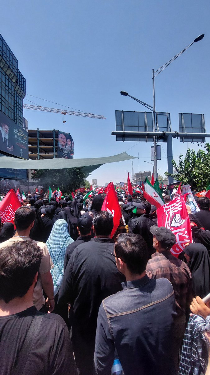 Ali_Mshvg's tweet photo. این فقط یک تشییع ساده نبود، نمای بیرونی یک مکتب بزرگ بود!

#باید_برخاست https://t.co/p9eNIUXnP8