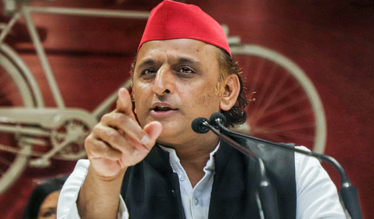 mukeshdeshka's tweet photo. श्री अखिलेश यादव जी ने निशिकांत दुबे को 10 मिनट का समय दिया है🔥

अगर 10 मिनट के अंदर निशिकांत दुबे ने अपना ट्वीट डिलीट नहीं किया तो माननीय अखिलेश यादव जी नामज़द FIR दर्ज करवायेंगे।

निशिकांत दुबे ट्वीट करके ये अफवाह फैला रहा है कि टुन्नू यादव ने अखिलेश जी से 900 बार बात किया था।

श्री Akhilesh Yadav जी का ये कदम सराहनीय है, मै तो कहूंगा ऐसे झूठेगालीबाज सांसद पर तुंरत FIR दर्ज करवा दे।
@yadavakhilesh 
@nishikant_dubey
