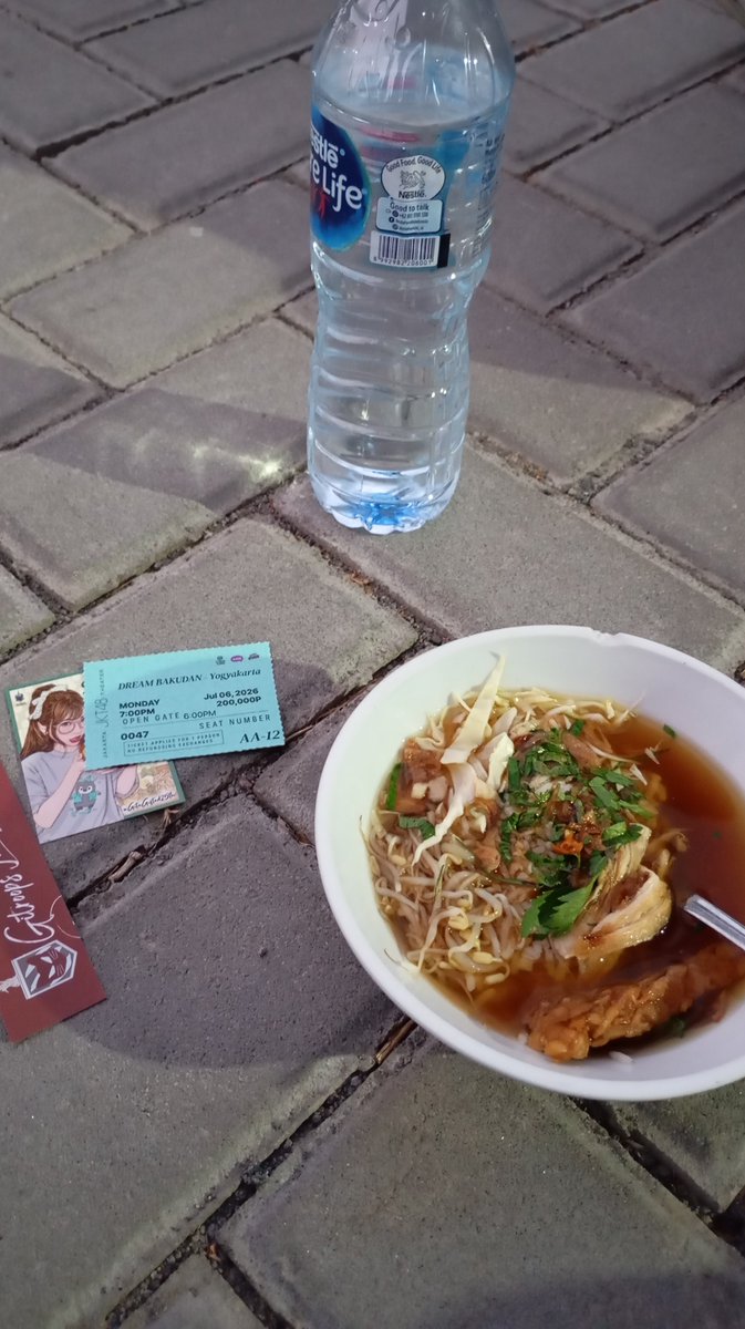 gita_auliagita's tweet photo. Makan sotow🥰
Makasih sotonya @GitroopsYK 
Habede gits @A_GitaJKT48 https://t.co/Rn03MveDWf