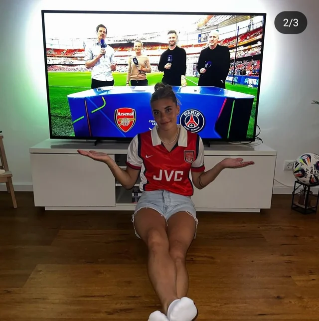 timstillman_'s tweet photo. I reckon Cerci didn't need much convincing to sign for Arsenal... https://t.co/HfUPL03UgS