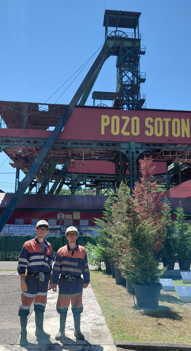 solisvoladuras's tweet photo. VISITA al POZO SOTÓN en ASTURIAS - resultó entrañable que mi hijo pudiera bajar legalmente conmigo a la que fue esa importante mina subterránea de carbón de HUNOSA - magistralmente organizado para que el visitante pueda participar/observar/sentir el laboreo con total seguridad https://t.co/Uqe8eyvzkV