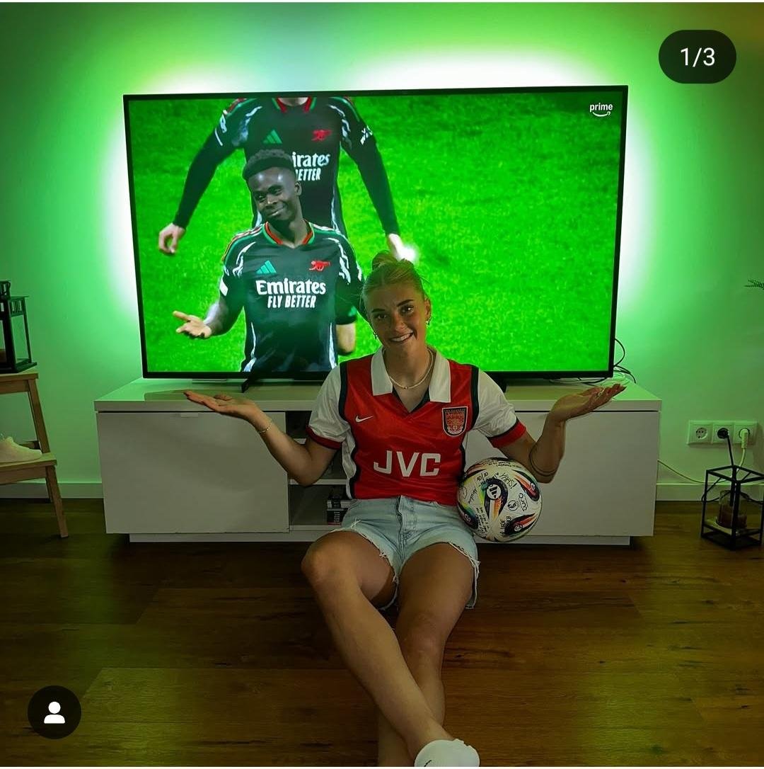 timstillman_'s tweet photo. I reckon Cerci didn't need much convincing to sign for Arsenal... https://t.co/HfUPL03UgS