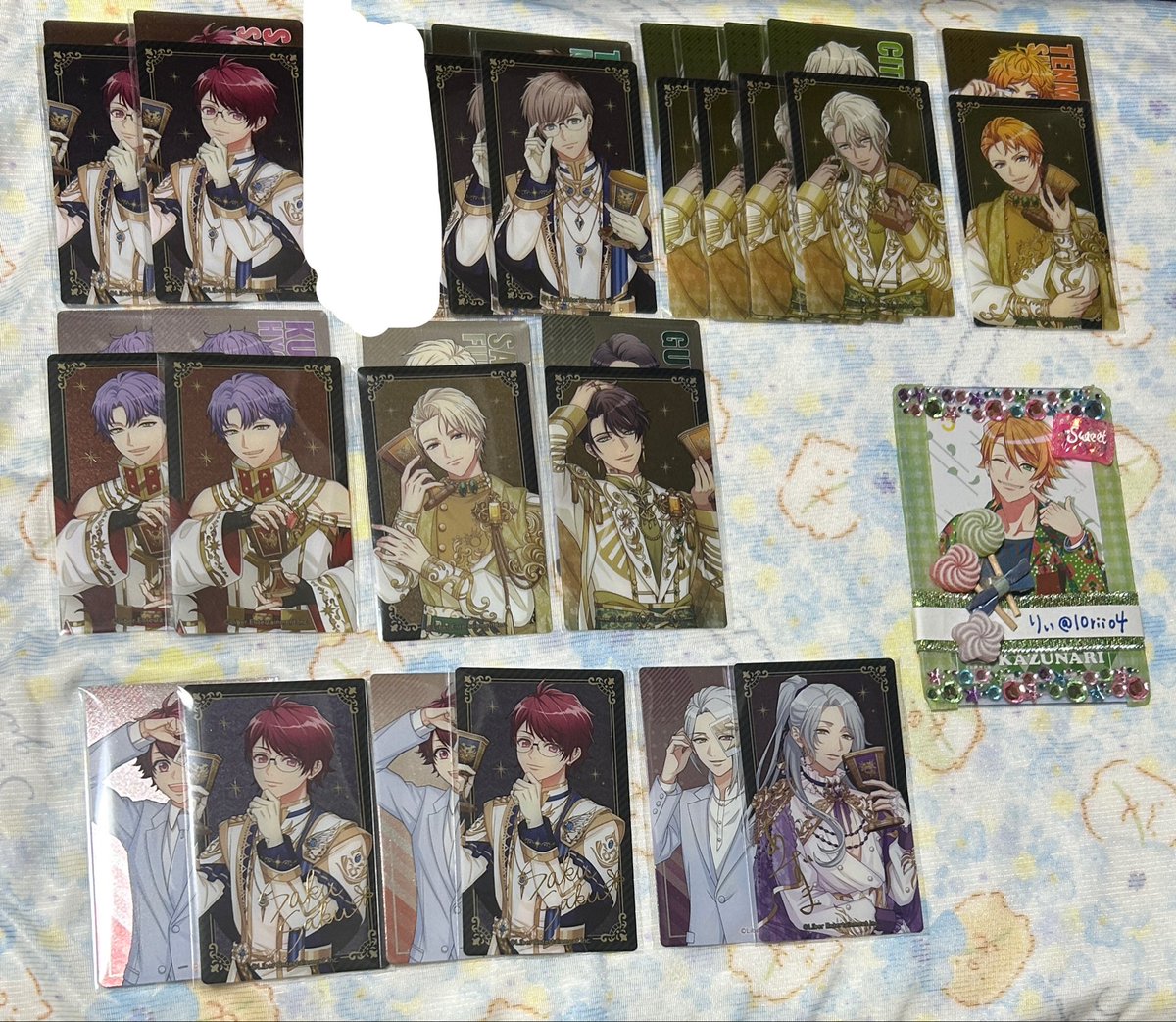 10rii04's tweet photo. 【交換】A3! エースリー 開花の祝詞 9周年 オリショ オンリーショップ 池袋PACKS メタルカード メタルクリアカード メタカ カード

譲→(箔押し)咲也2、東
(ノーマル)画像参照

求→一成
箔押し⇄箔押し
こちらがN⇄箔押しとの交換は2セット提供可能

郵送
7/11 アニサマ
池袋手渡し
開花前後セット
→ https://t.co/enboNqxBEW