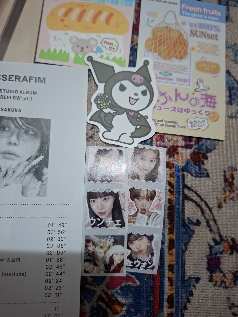 Madoka3918's tweet photo. Paket nya sudah sampai @cherryorders @cherrydaisuki48 
😭😭😭😭😭😭😭😭
Walau sudah diinfo bakal gede. Tetap aja kaget wkwkwk pas Nerima bakal Segede ini 🤣
Bisa gila saya. Photocard Sakura ini Cakep banget 😭😭😭
Bonus stiker dari kak Cherry juga lucu banget muka member. https://t.co/6ziLeUijSC