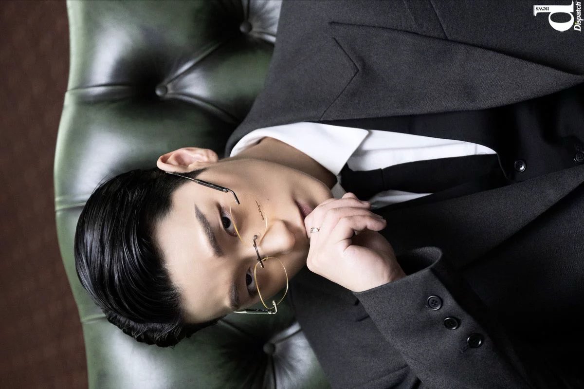hualippy's tweet photo. ชเวซานเขาเป็นคนหน้าตาหล่อ ตี๋ๆ กรามคมชัด จมูกโด่ง โครงหน้ามาสคูลีนมาก หล่อแบบผู้ใหญ่อะ มีเสน่ห์มาก ยูนีค เซ็กแอพพีลสนั่นเวที คือฮีหล่อเหมือนพระเอกหนังจริง ด้วยความไม่ได้หล่อหน้าหวานๆ มีแก้ม หน้ามนรูปไข่ ตาโต ดอกไม้ๆ ฟิวไอดอลนี่แหละ ลูกพี่ผม อยากให้เสี่ยพูด ภา เป็นเมียเรา ต้องอดทน https://t.co/hY58ZTlaOE